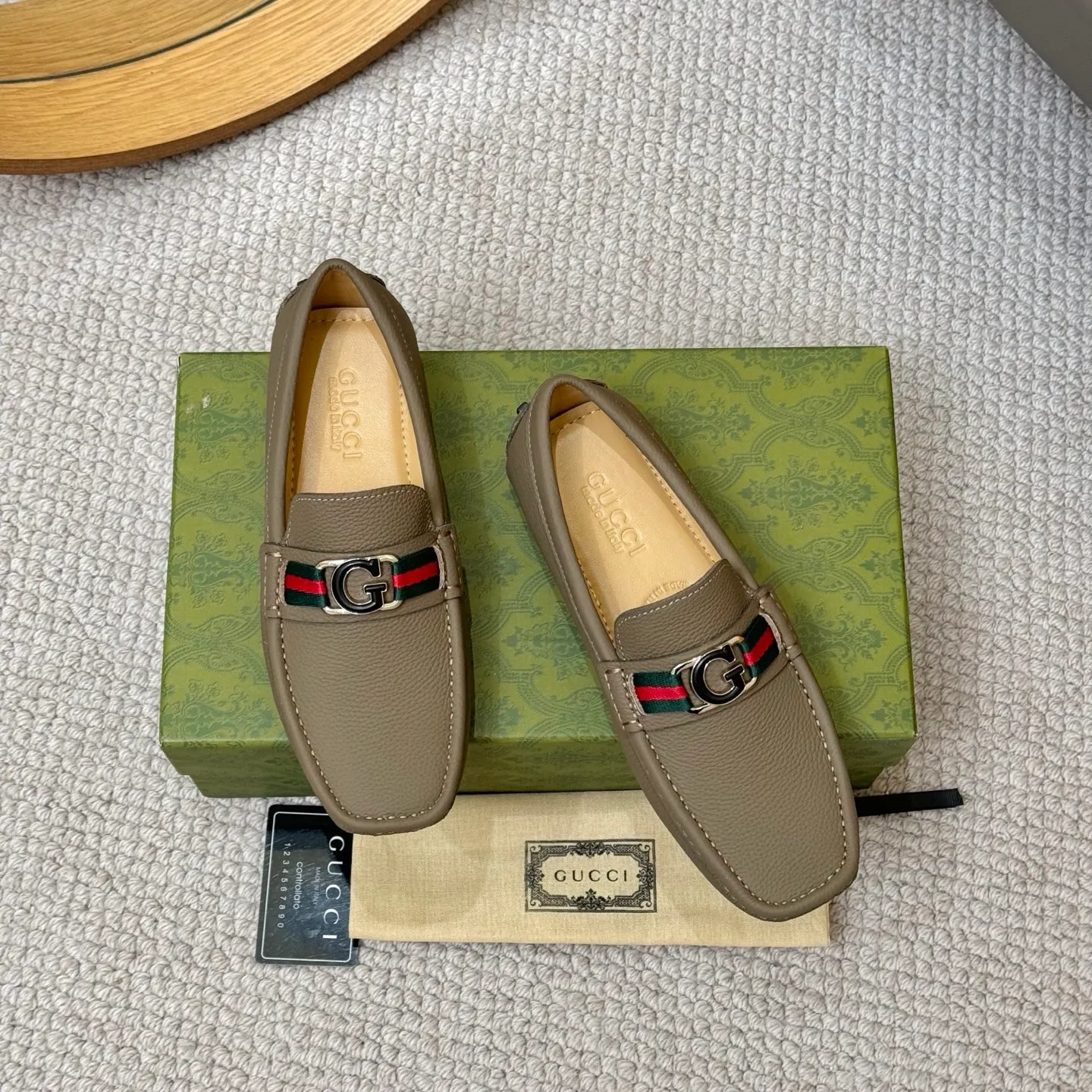 Men's shoes 💰420 (Yangli) Gucci* - the top version of Gucci classic beanie shoes! It is made of imported original cowhide and has a comfortable first layer of sheepskin lining! Original wear-resistant rubber outsole! High quality products! Size 38-46, with shoe dial, cloth bag, card